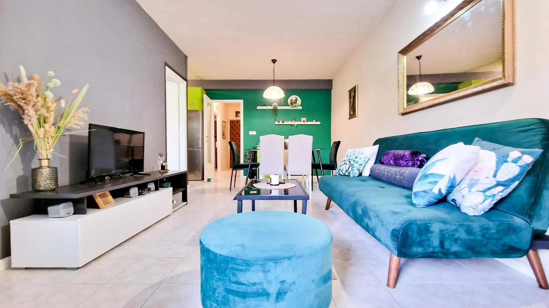 Mobius - Cozy Bacvice Apartment Split
